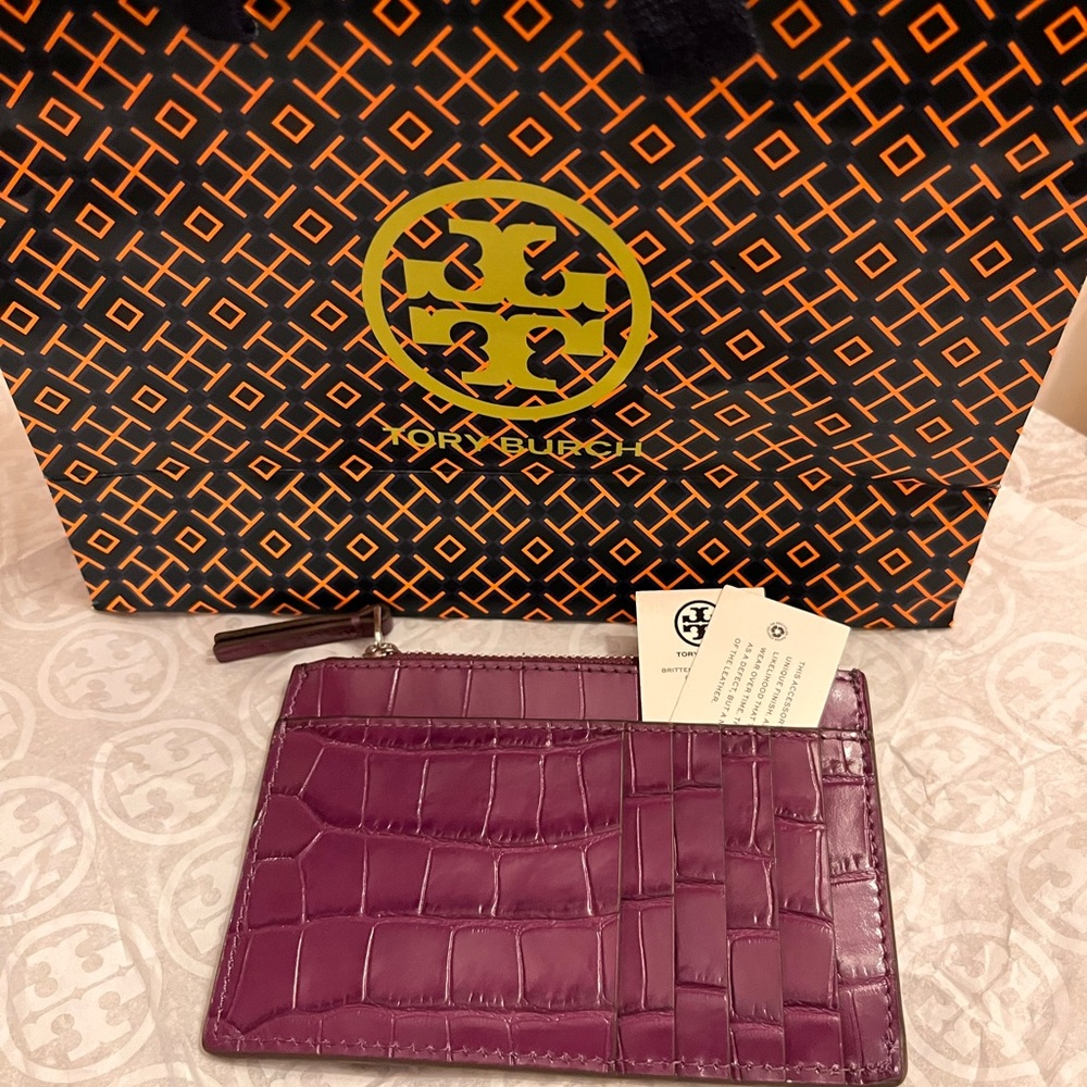 SOLD❣️SOLD❣️NWT TORY BURCH BRITTEN EMBOSSED Card Case. - Picture 3 of 3